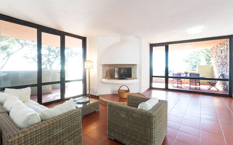 Villa Boi: Mueble, Diseño De Interiores, Piso, Suelo, Madera, Techo, Sala, Habitación, Sofá, Mesa
