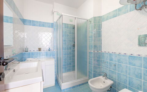 Villa Boi: Baño, Piso, Arreglo De Tubería, Suelo, Diseño De Interiores, Lavabo Del Baño, Lavabo, Grifo, Loseta, Plomería
