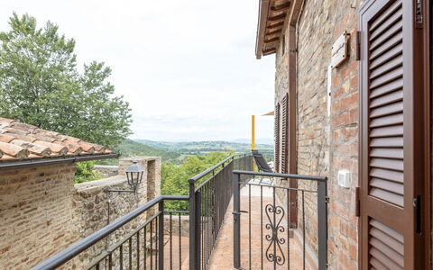 La Terrazza nel Borgo: Pared, Ladrillo, Enladrillado, Hierro, Pretil, Pared De Piedra, Balcón, Cerca, Balaustre