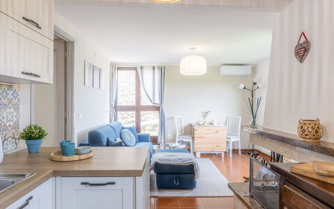 La Terrazza nel Borgo: Mueble, Diseño De Interiores, Piso, Habitación, Madera, Suelo, Techo, Gabinetes, Mesa, Encendiendo
