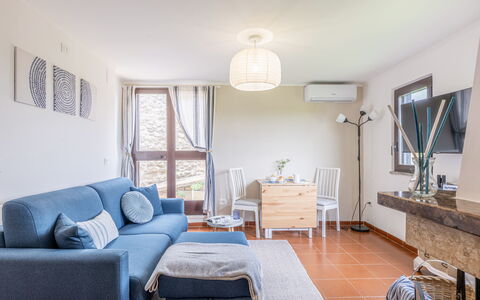 La Terrazza nel Borgo: Mueble, Diseño De Interiores, Piso, Sofá, Suelo, Madera, Habitación, Techo, Sala, Departamento
