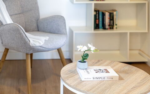 La Terrazza nel Borgo: Mueble, Madera, Piso, Diseño De Interiores, Suelos De Madera, Suelo, Silla, Sala, Madera Dura