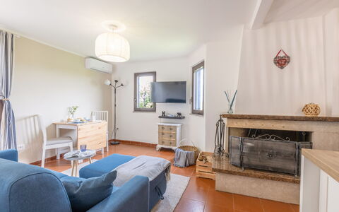 La Terrazza nel Borgo: Mueble, Diseño De Interiores, Piso, Suelo, Madera, Habitación, Techo, Sofá, Sala, Mesa