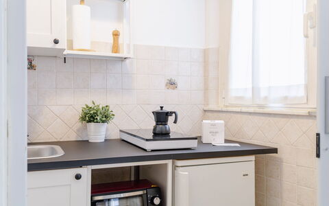 Fano Mare: Cocina, Diseño De Interiores, Mostrador, Aparato De Cocina, Gabinetes, Piso, Electrodoméstico, Mueble, Encendiendo, Grifo