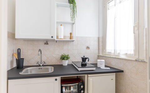 Fano Mare: Cocina, Mostrador, Aparato De Cocina, Gabinetes, Diseño De Interiores, Electrodoméstico, Mueble, Electrodoméstico, Arreglo De Tubería, Grifo