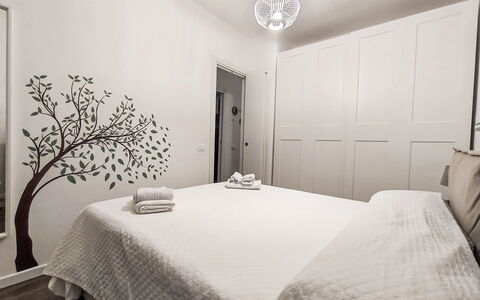 Last Sun Roccella: Cama, Lecho, Mueble, Diseño De Interiores, Habitación, Sábana, Pared, Suelo, Piso, Habitación