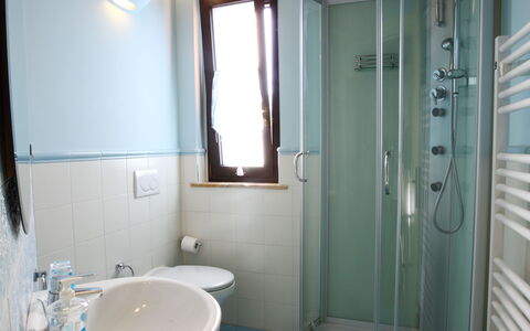 Casale dei Ciliegi: Piso, Diseño De Interiores, Suelo, Madera, Arreglo De Tubería, Encendiendo, Habitación, Baño, Casa, Baño