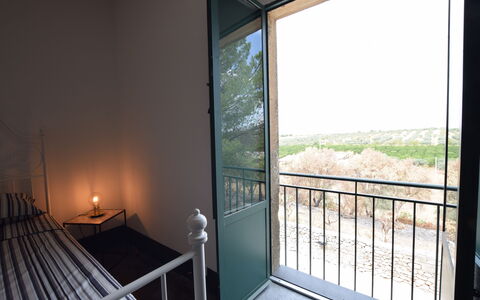 Villa Chiaramonte Gulfi: Mueble, Suelo, Hierro, Silla, Metal, Vaso, Balcón, Manchas De Madera, Madera Dura, Habitación