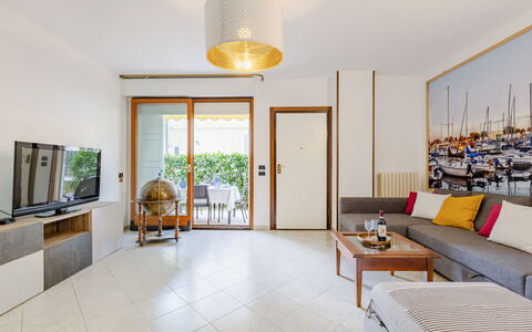 Corte Marina Apartment: Diseño De Interiores, Piso, Mueble, Madera, Suelo, Techo, Encendiendo, Departamento, Mesa, Sala