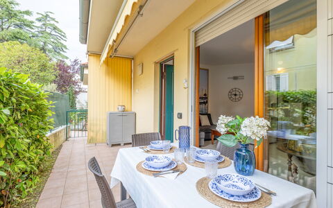 Corte Marina Apartment: Casa, Departamento, Puerta, Planta De Casa, Balcón, Maceta, Hotel, Villa
