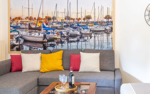 Corte Marina Apartment: Diseño De Interiores, Mueble, Piso, Suelo, Habitación, Sofá, Sala, Marco, Silla