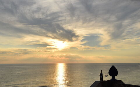 Appartamento Tramonto sul Mare: Cielo, Horizonte, Agua, Nube, Tiempo De Día, Cuerpo De Agua, Los Recursos Hídricos, Mar, Puesta De Sol