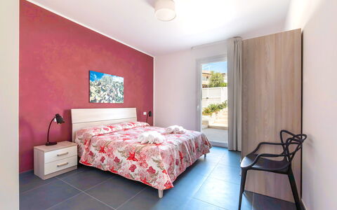 A Casa di Chica: Piso, Suelo, Diseño De Interiores, Mueble, Departamento, Habitación, Habitación, Sábana, Cama, Techo