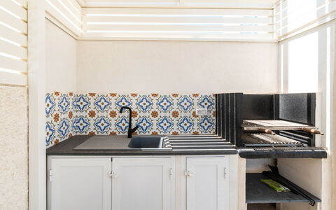A Casa di Chica: Cocina, Piso, Diseño De Interiores, Suelo, Mostrador, Loseta, Habitación, Gabinetes, Aparato De Cocina