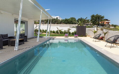 A Casa di Chica: Piscina, Mueble Para Exteriores, Recurso, Material Compuesto, Sombra, Eco Hotel, Paisajismo, Inmuebles, Sunlounger, Silla