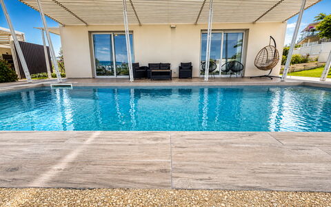 A Casa di Chica: Agua, Piscina, Material Compuesto, Recurso, Mueble Para Exteriores, Sombra, Ocio, Fuente De Agua, Silla, Sunlounger