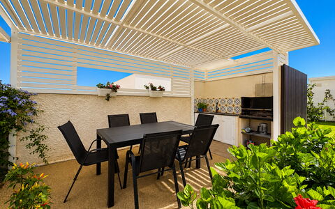 A Casa di Chica: Mueble, Sombra, Mueble Para Exteriores, Techo, Patio, Eco Hotel, Silla, Jardín, Balcón, Mesa Al Aire Libre