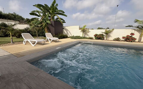A Casa di Chica: Piscina, Material Compuesto, Recurso, Fuente De Agua, Paisajismo, Mueble Para Exteriores, Maceta, Hormigón, Inmuebles