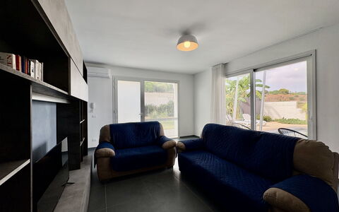A Casa di Chica: Pared, Diseño De Interiores, Mueble, Piso, Sofá, Madera, Suelo, Techo, Habitación, Sala