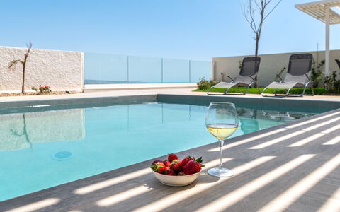 A Casa di Chica: Mueble, Piscina, Recurso, Mueble Para Exteriores, Material Compuesto, Silla, Sombra, Hotel, Eco Hotel, Sunlounger