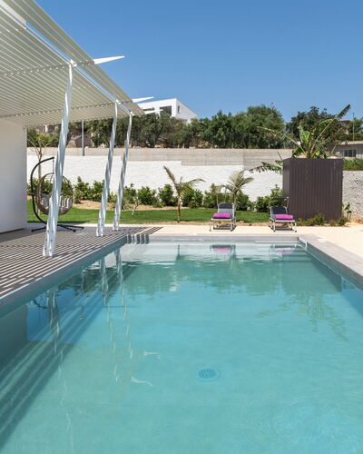A Casa di Chica: Piscina, Mueble Para Exteriores, Recurso, Material Compuesto, Sombra, Eco Hotel, Paisajismo, Inmuebles, Sunlounger, Silla