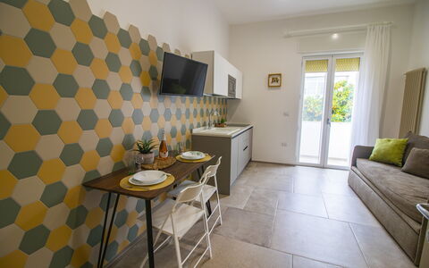 Elementi Luxury Otranto: Diseño De Interiores, Piso, Mueble, Suelo, Techo, Habitación, Silla, Cocina Y Comedor Mesa, Cocina, Manchas De Madera