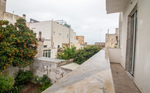 Elementi Luxury Otranto: Pared, Barrio Residencial, Departamento, Hormigón, Balcón, La Luz Del Día, Yeso