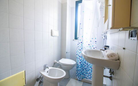 Nicoletta'S House in Otranto: Diseño De Interiores, Piso, Suelo, Habitación, Techo, Departamento, Arreglo De Tubería, Loseta, Silla, Hotel