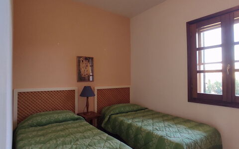 Villa Vignola: Cama, Lecho, Habitación, Sábana, Diseño De Interiores, Suelo, Mueble, Madera, Piso, Habitación