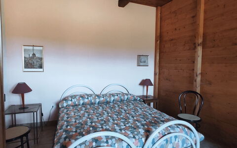 Baita Vignola: Madera, Mueble, Habitación, Diseño De Interiores, Suelo, Sábana, Piso, Linos, Cama, Lecho