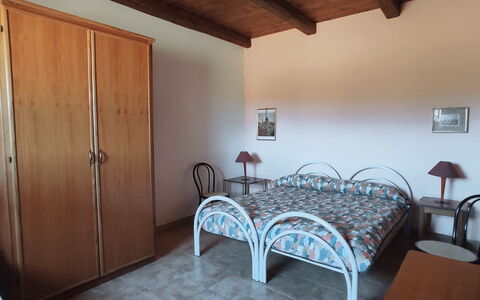 Baita Vignola: Mueble, Suelo, Piso, Cama, Habitación, Diseño De Interiores, Madera, Sábana, Techo, Habitación