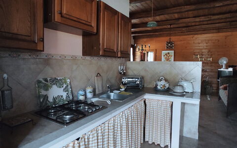 Baita Vignola: Cocina, Piso, Diseño De Interiores, Madera, Mueble, Suelo, Mostrador, Aparato De Cocina, Habitación, Estufa De Cocina
