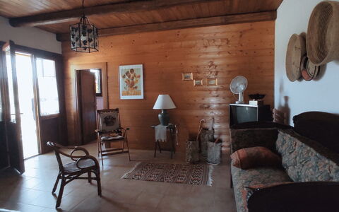 Baita Vignola: Mueble, Piso, Madera, Suelo, Diseño De Interiores, Techo, Habitación, Encendiendo, Madera Dura, Sala