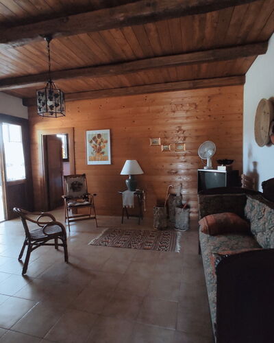 Baita Vignola: Mueble, Piso, Madera, Suelo, Diseño De Interiores, Techo, Habitación, Encendiendo, Madera Dura, Sala