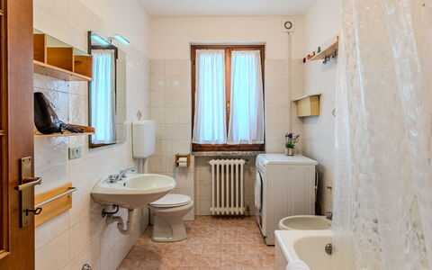 Legnone: Piso, Suelo, Diseño De Interiores, Habitación, Arreglo De Tubería, Techo, Plomería, Baño, Departamento, Lavabo