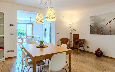 Legnone: Mueble, Diseño De Interiores, Piso, Suelo, Pared, Silla, Comedor, Mesa, Madera, Cocina Y Comedor Mesa