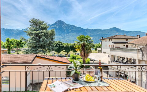 Legnone: Cordillera, Hill Station, Balcón, Cresta, Eco Hotel, Alpes, Mueble Para Exteriores, Villa, Pueblo De Montaña