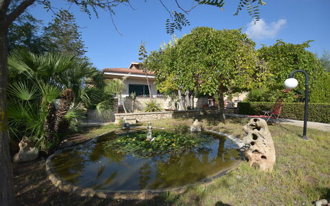Villa Lina: Árbol, Arbusto, Jardín, Paisajismo, Fuente De Agua, Inmuebles, Hacienda, Sombra, Patio Interior