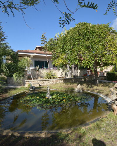 Villa Lina: Árbol, Arbusto, Jardín, Paisajismo, Fuente De Agua, Inmuebles, Hacienda, Sombra, Patio Interior