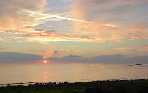 Punta Braccetto Fronte Mare: Cielo, Nube, Horizonte, Tiempo De Día, Los Recursos Hídricos, Resplandor Crepuscular, Puesta De Sol, Oscuridad, Naranja