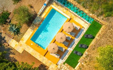 Villa la Guardiola: Piscina, Recurso, Mueble Para Exteriores, Sunlounger, Eco Hotel, Jardín, Paraguas, Sombra, Thermae, Paisajismo