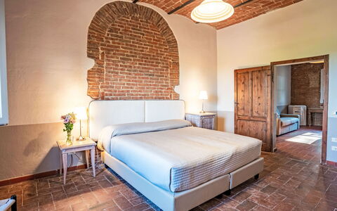Grosseto 830: Pared, Ladrillo, Diseño De Interiores, Mueble, Techo, Enladrillado, Habitación, Habitación, Marco De La Cama, Cama