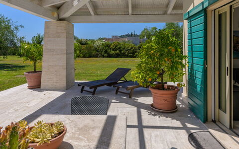 La Sorgente: Mueble Para Exteriores, Sombra, Jardín, Mueble, Estructura Al Aire Libre, Paisajismo, Silla, Patio, Maceta, Inmuebles
