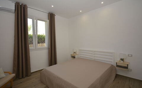 Villa Benvenuti al Sud: Mueble, Diseño De Interiores, Cama, Habitación, Pared, Suelo, Piso, Madera, Sábana, Lecho