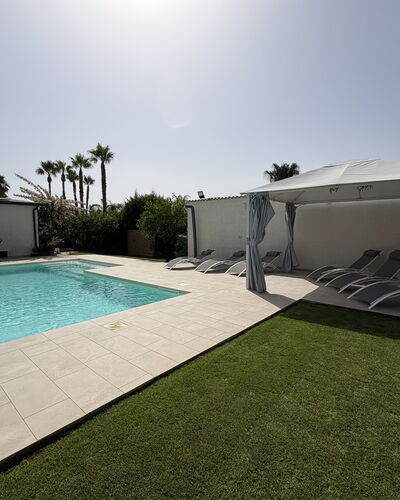 Villa Benvenuti al Sud: Piscina, Sombra, Recurso, Material Compuesto, Mueble Para Exteriores, Paisajismo, Inmuebles, Hacienda, Jardín, Ocio