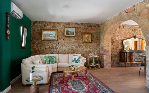 Villa i Fiori: Mueble, Diseño De Interiores, Pared, Piso, Sofá, Mesa, Madera, Suelo, Sala, Habitación