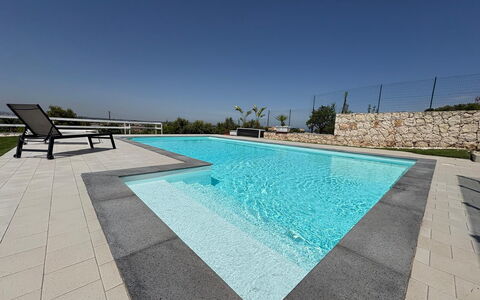 Rari House: Piscina, Material Compuesto, Suelo, Hormigón, Loseta, Sombra, Losa, Diseño, Recurso