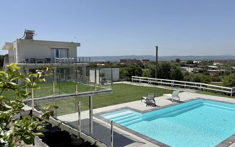 Rari House: Piscina, Recurso, Material Compuesto, Mueble Para Exteriores, Ocio, Sombra, Eco Hotel, Thermae, Fuente De Agua, Villa