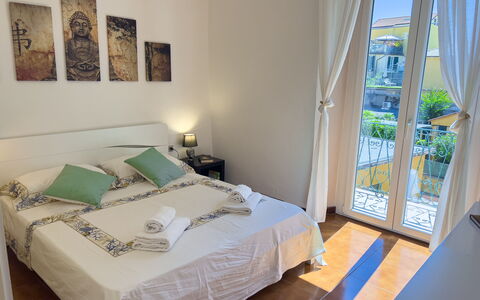 Casa Nanai - Levanto: Mueble, Suelo, Piso, Departamento, Habitación, Silla, Cama, Habitación, Hotel, Madera Dura
