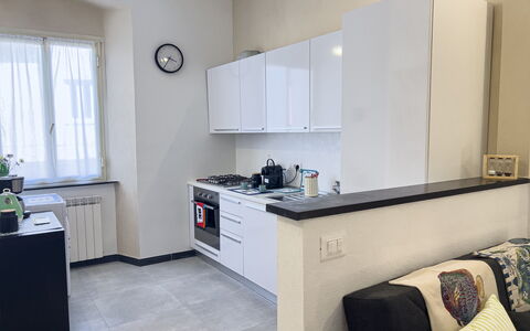 Casa Nanai - Levanto: Aparato De Cocina, Cocina, Mostrador, Electrodoméstico, Mueble, Piso, Diseño De Interiores, Madera, Gabinetes, Suelo